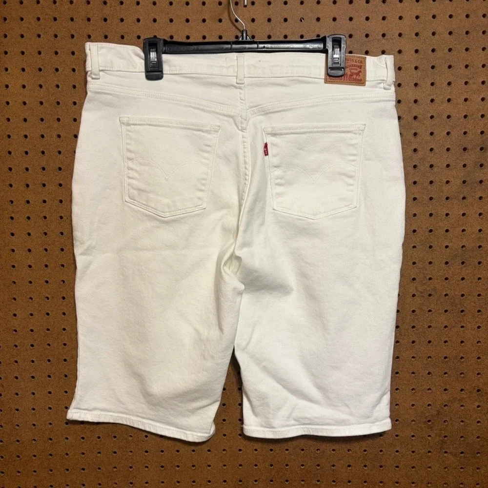 Levi's Bermuda Shorts 33 White Stretch Denim Knee Length Mid Rise Modest Western